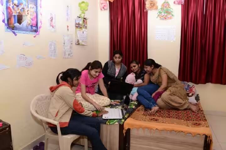Naraina Nursing College campus in Kanpur, Uttar Pradesh, India — photo 6