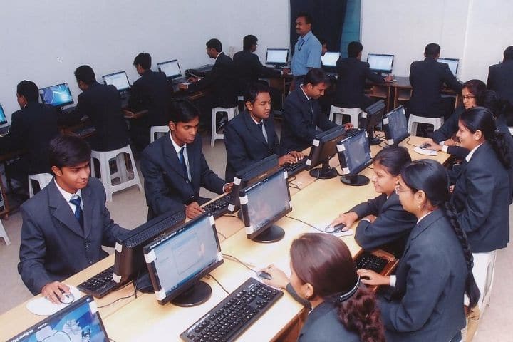 Govindram Seksaria College of Commerce and Economics campus in Nagpur, Maharashtra, India — photo 4