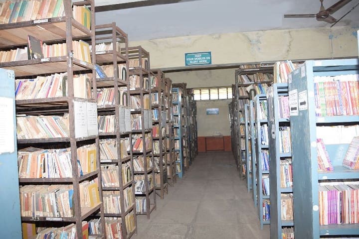 Karmaveer Bhaurao Patil College campus in Walwa, Maharashtra, India — photo 6