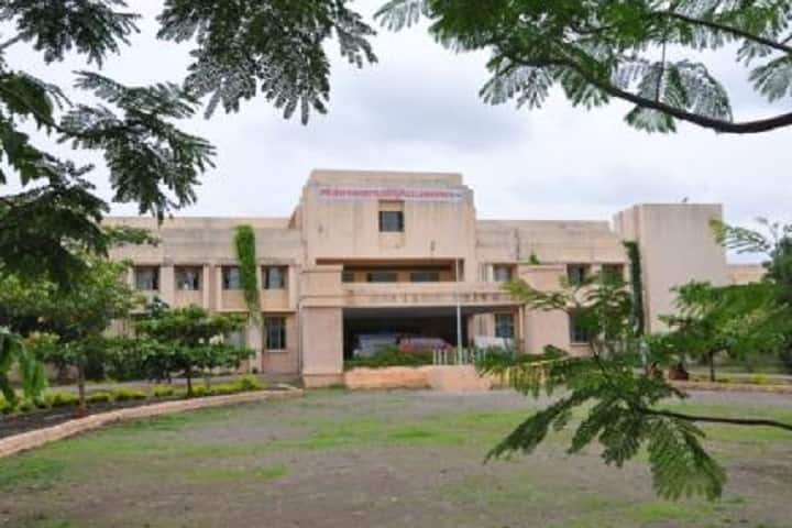 Ayurved Mahavidyalaya and Shri Sant Eknath Rugnalaya, Shevgaon campus in Shevgaon, Maharashtra, India