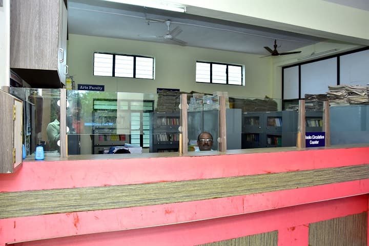 Krantiveer Vasantrao Narayanrao Naik Shikshan Prasarak Sanstha's Arts and Commerce College campus in Nashik, Maharashtra, India — photo 3