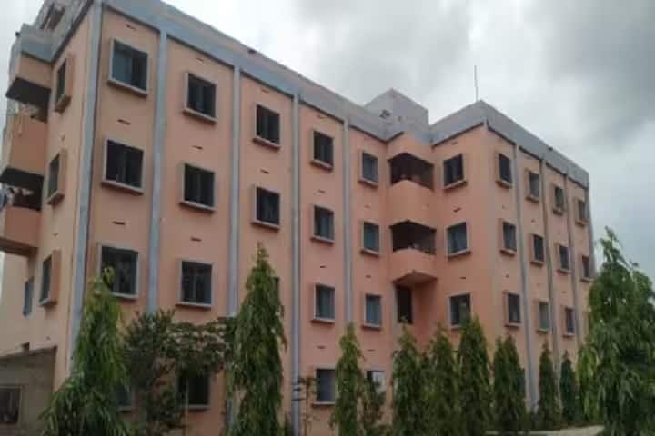 Prabhat Kumar College campus in Medinipur, West Bengal, India — photo 3