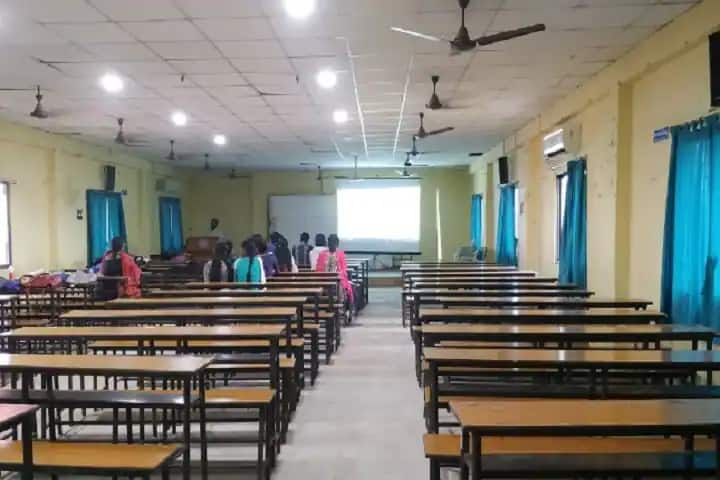 Prabhat Kumar College campus in Medinipur, West Bengal, India — photo 5