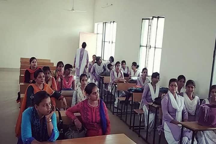 Munshi Raghunandan Prasad Sardar Patel Mahila PG College campus in Barabanki, Uttar Pradesh, India — photo 2