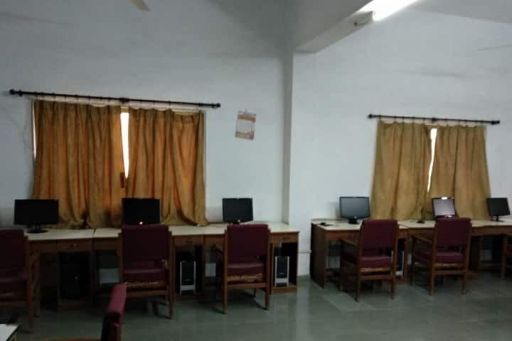SBB College of Physiotherapy campus in Ahmedabad, Gujarat, India — photo 4