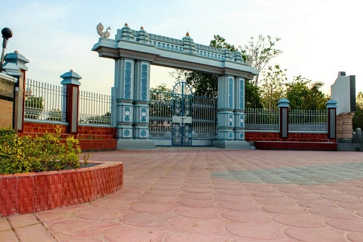 Sri Sarada Mahavidyalayam Arts and Science College campus in Ulundurpet, Tamil Nadu, India — photo 2