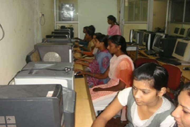 Minimata Government Girls Polytechnic campus in Rajnandgaon, Chhattisgarh, India — photo 2