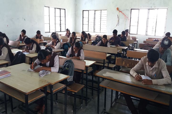 Chintamani College of Arts and Science campus in Gondpipri, Maharashtra, India — photo 2