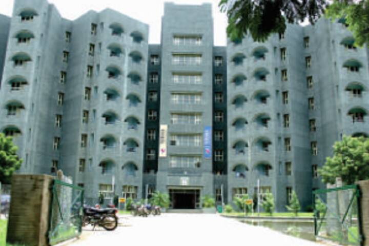 Institute of Science campus in Ahmedabad, Gujarat, India — photo 5
