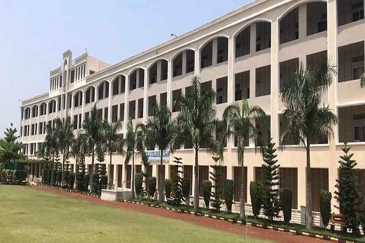 Nirmala College campus in Ujjain, Madhya Pradesh, India — photo 1