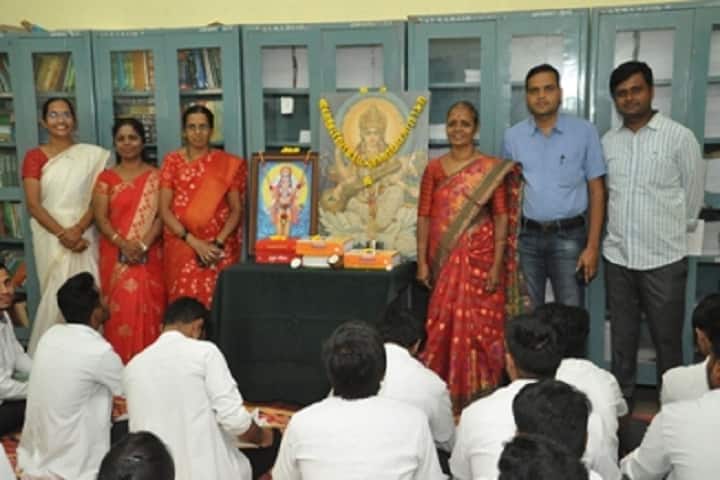 SVM Ayurvedic Medical College and Research Center campus in Ilkal, Karnataka, India — photo 3
