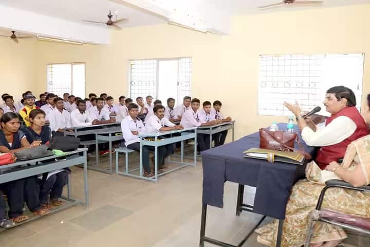 Government First Grade College campus in Bagalkote, Karnataka, India — photo 3