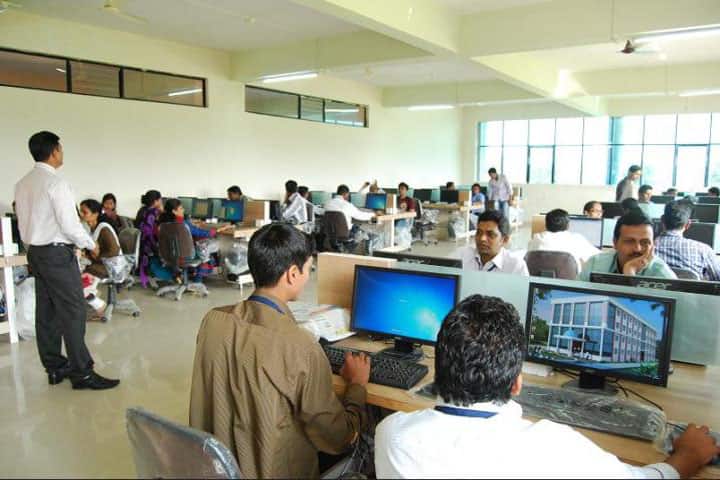 Swaraj Institute of Management campus in Satara, Maharashtra, India — photo 2