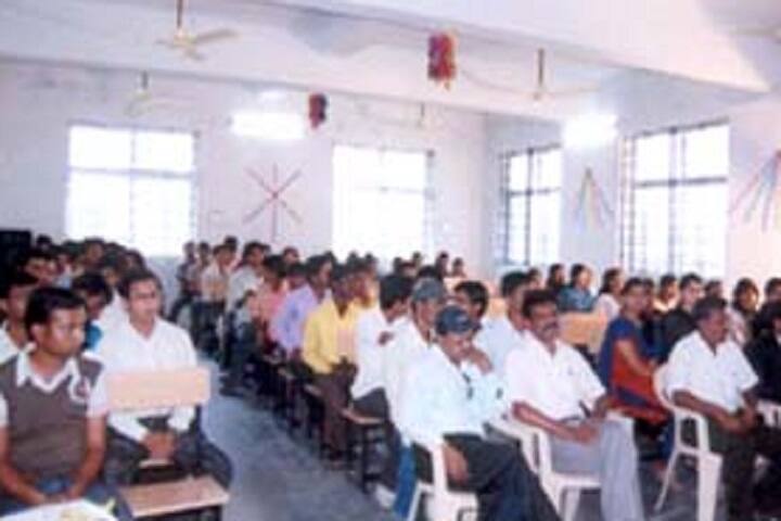 Pushpak Mahavidyalaya campus in Umrer, Maharashtra, India — photo 3