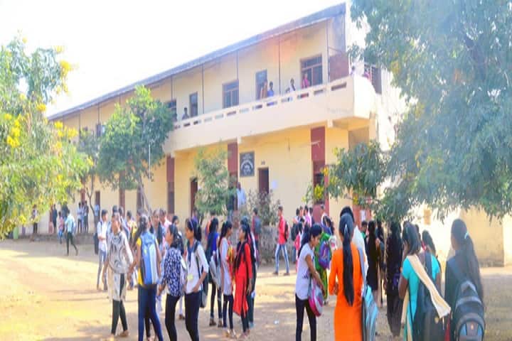 Uttamrao Patil Arts and Science College campus in Dhule, Maharashtra, India — photo 1