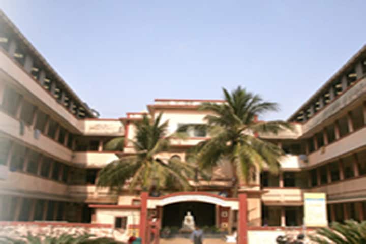 Shree OH Nazar Ayurved College campus in Surat, Gujarat, India — photo 1