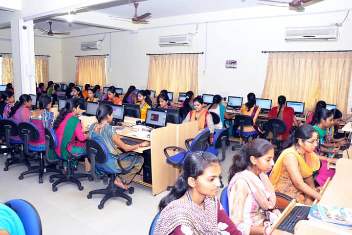 Smt SJ Varmora BBA and BCA Mahila College campus in Surendranagar, Gujarat, India — photo 2