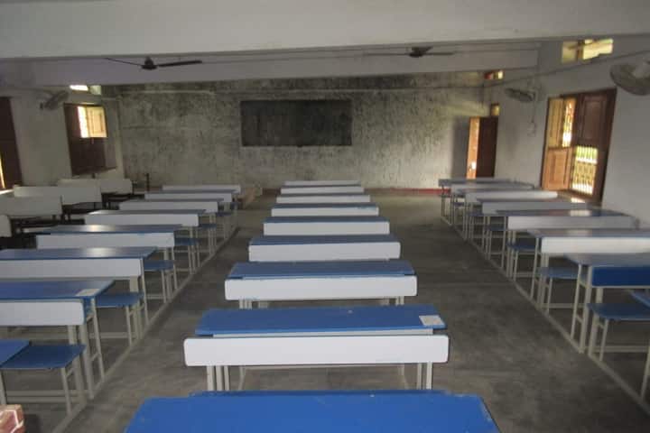 Dayanand Ayurvedic Medical College and Hospital campus in Siwan, Bihar, India — photo 4