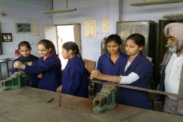 Mai Bhago Government Polytechnic College For Girls campus in Amritsar, Punjab, India — photo 5