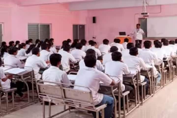 Yashwant Ayurvedic College Post Graduate Training and Research Centre campus in Panhala, Maharashtra, India — photo 3