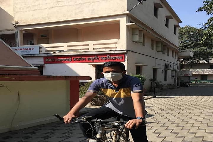 Smt KC Ajmera Ayurved Mahavidyalya campus in Dhule, Maharashtra, India — photo 1