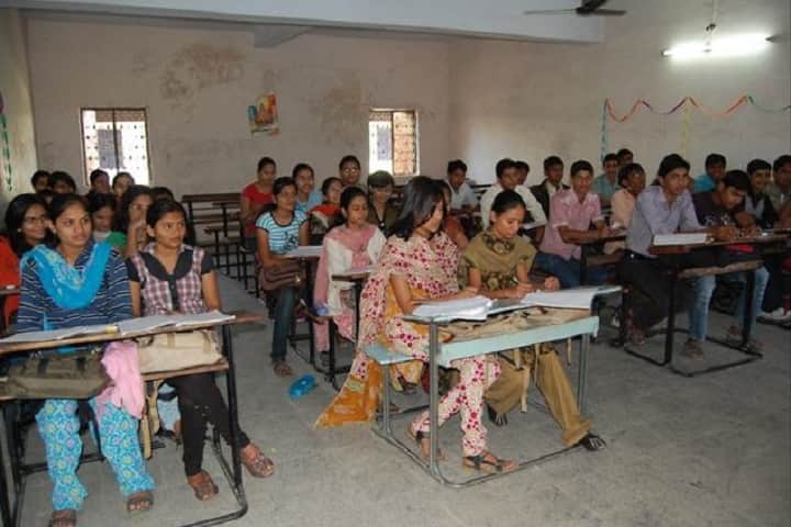 Smt KC Ajmera Ayurved Mahavidyalya campus in Dhule, Maharashtra, India — photo 2