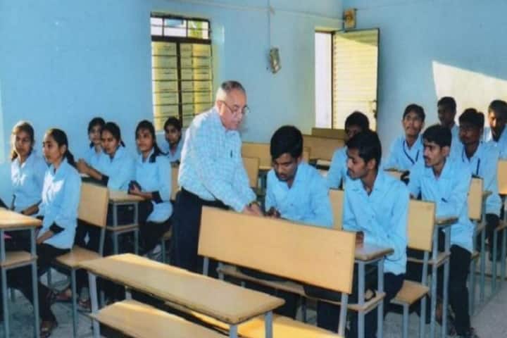 Ramrao Patil Ayurved Mahavidyalaya campus in Parbhani, Maharashtra, India — photo 2