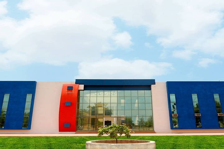 SRK Institute of Management and Computer Education campus in Bhuj, Gujarat, India — photo 1