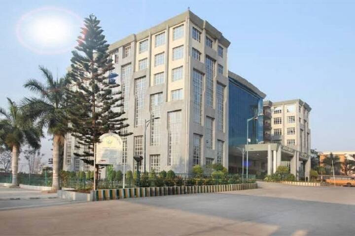 East West College of Nursing campus in Bangalore, Karnataka, India — photo 2