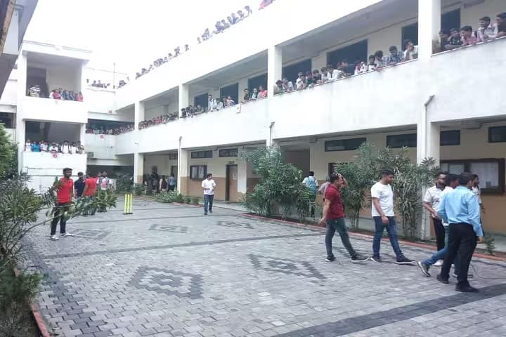 Vimal Tormal Poddar Commerce College campus in Surat, Gujarat, India — photo 6