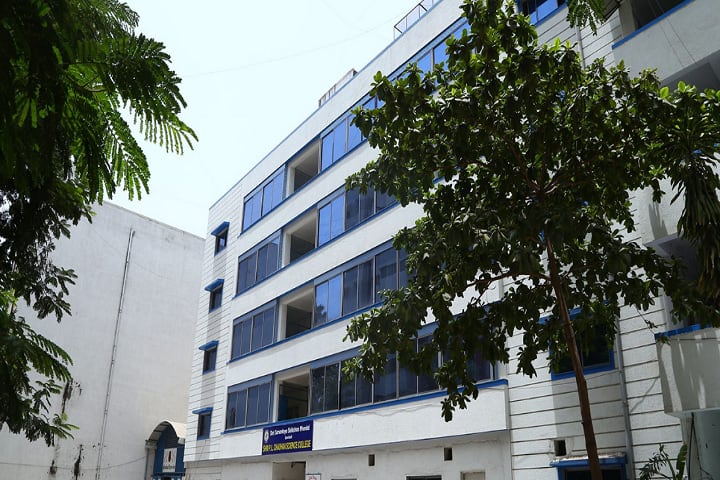 Shri PL Chauhan Science College campus in Surat, Gujarat, India — photo 2