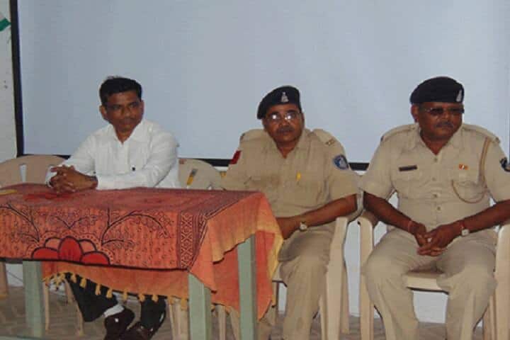 Shri Morarji Ranchhodji Desai Arts College campus in Tapi, Gujarat, India — photo 5