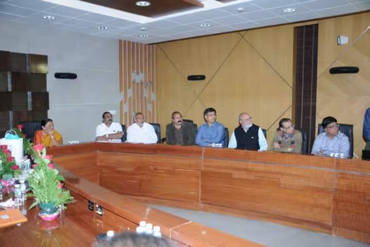 Dr Indu Dayal Meshri College of Science and Technology campus in Patan, Gujarat, India — photo 1
