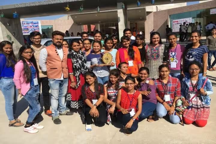 Dr Indu Dayal Meshri College of Science and Technology campus in Patan, Gujarat, India — photo 2