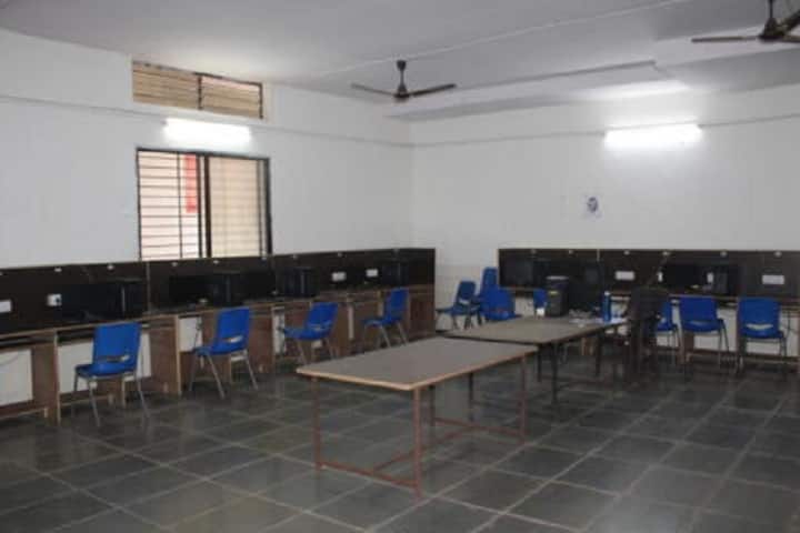 Loknete Gopalraoji Gulve Polytechnic campus in Nashik, Maharashtra, India — photo 6