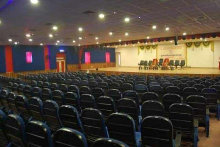 Dinsha Patel College of Nursing campus in Nadiad, Gujarat, India — photo 3