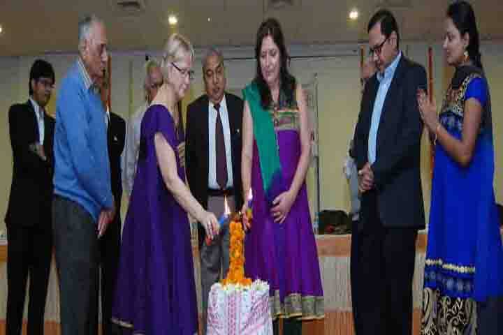 Dinsha Patel College of Nursing campus in Nadiad, Gujarat, India — photo 5