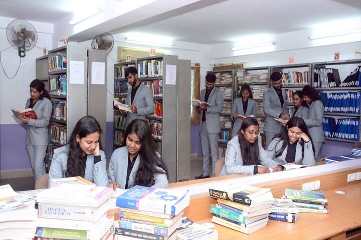 Tolani Motwane Institute of Management Studies campus in Adipur, Gujarat, India — photo 3