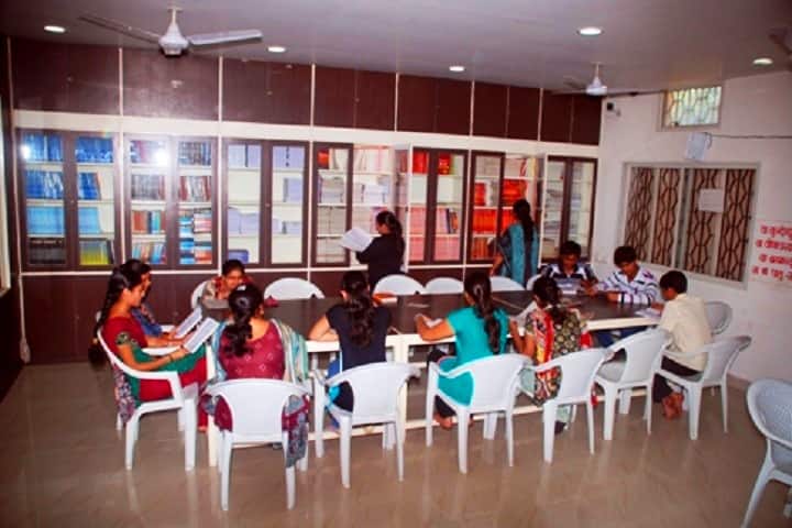 Shri KM Savjani and Smt KK Savjani BBA BCA College campus in Veraval, Gujarat, India — photo 1