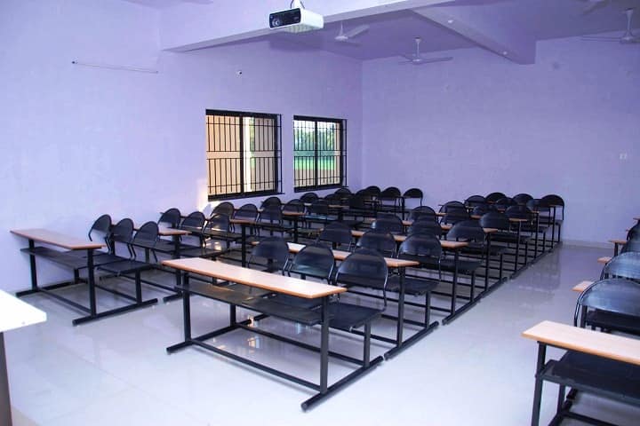 Shri KM Savjani and Smt KK Savjani BBA BCA College campus in Veraval, Gujarat, India — photo 2