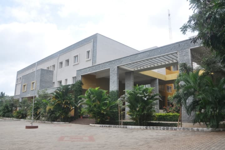 Vivekananda Institute of Technology campus in Bangalore, Karnataka, India — photo 1