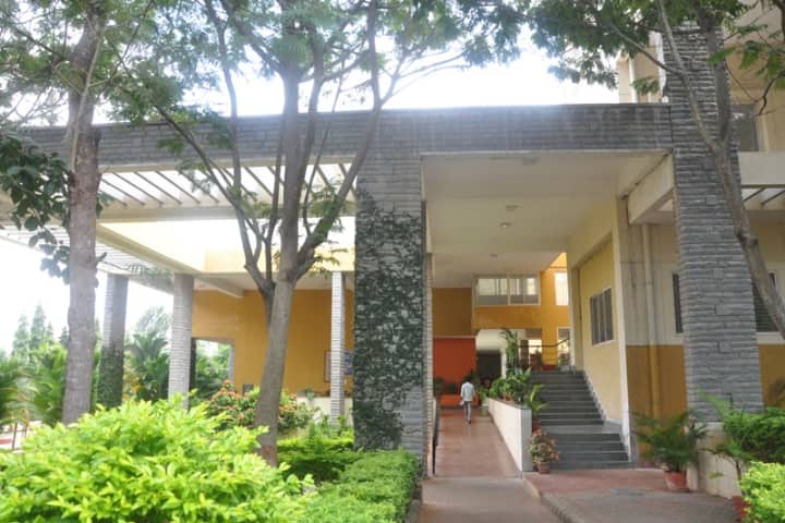Vivekananda Institute of Technology campus in Bangalore, Karnataka, India — photo 2