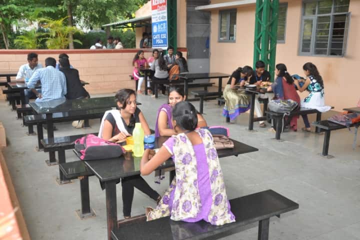 Vivekananda Institute of Technology campus in Bangalore, Karnataka, India — photo 3