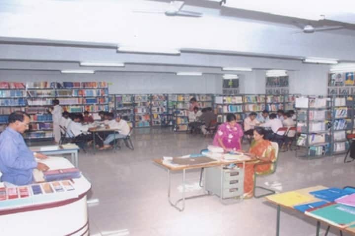 Hindu College of Management campus in Guntur, Andhra Pradesh, India — photo 4