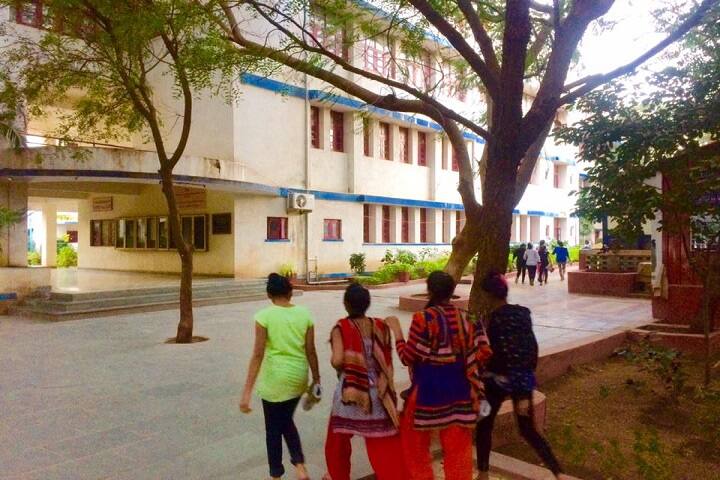 Shri Leuva Patel BBA Mahila College campus in Amreli, Gujarat, India — photo 1