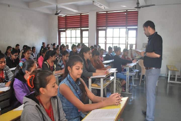 Shri Leuva Patel BBA Mahila College campus in Amreli, Gujarat, India — photo 2