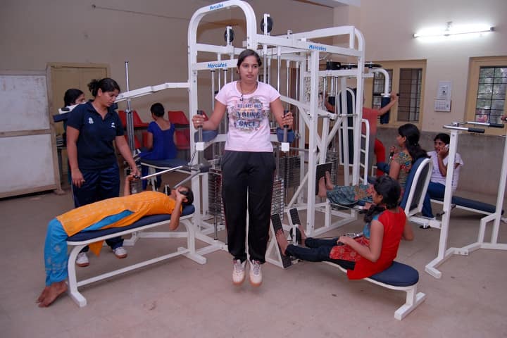 Shri Leuva Patel BBA Mahila College campus in Amreli, Gujarat, India — photo 4