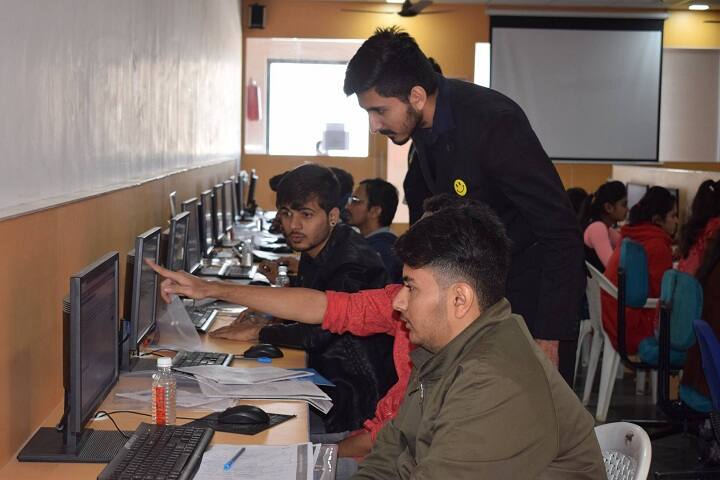 Shri Jaysukhlal Vadhar Institute of Management Studies campus in Jamnagar, Gujarat, India — photo 4