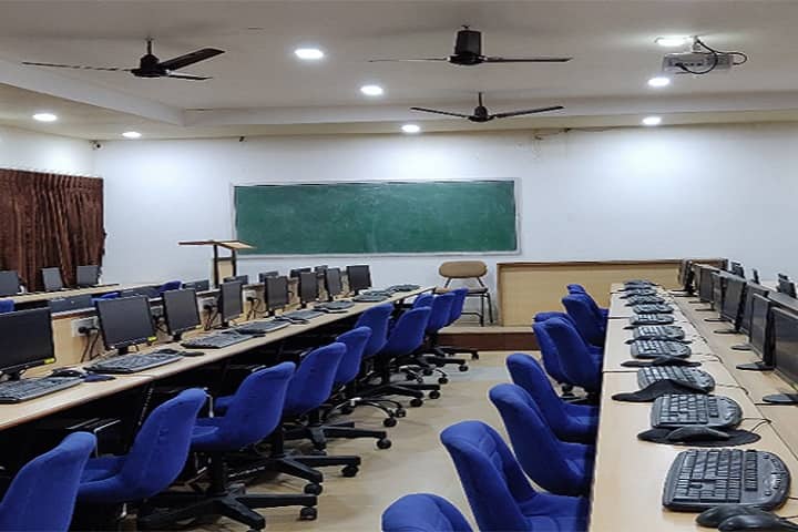 Shri DN Institute of Business Administration campus in Anand, Gujarat, India — photo 5