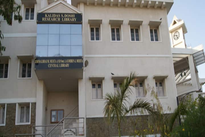 Shri BL Parikh College of BBA campus in Palanpur, Gujarat, India — photo 1